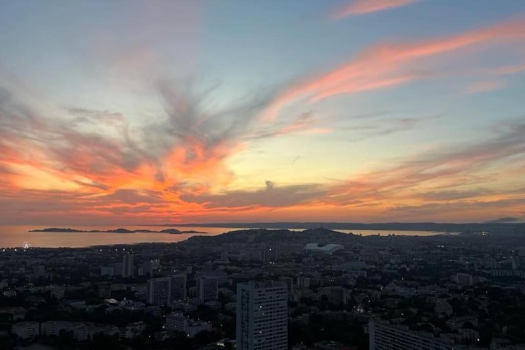 Superbe Appartement 2 Chambres Avec Vue Sur La Mer Et La Montagne Marsella Exterior foto